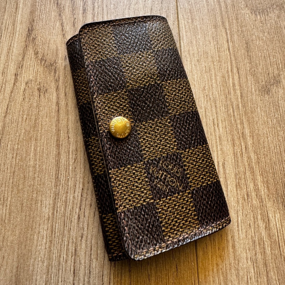 LV keychain 🤎🤎